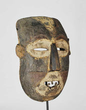 MC1213 Puissant masque guerrier Boa Pongdudu Congo warrior mask