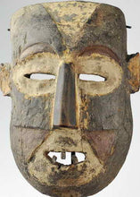 MC1213 Puissant masque guerrier Boa Pongdudu Congo warrior mask