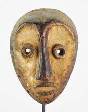 MC1076 Masque Idimu LEGA  visage typique en forme de coeur Congo