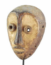 MC1076 Masque Idimu LEGA  visage typique en forme de coeur Congo