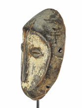 MC1130 Très joli petit Masque Lukwakongo Lega Mask Congo RDC