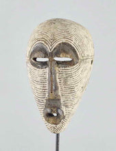 MC1749 Joli petit Masque féminin Songye Kifwebe miniature Mask
