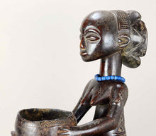 VENDU / SOLD ! MC2250 Belle porteuse de coupe LUBA bowl Bearer