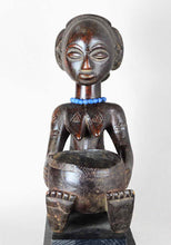 VENDU / SOLD ! MC2250 Belle porteuse de coupe LUBA bowl Bearer