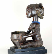 VENDU / SOLD ! MC2250 Belle porteuse de coupe LUBA bowl Bearer