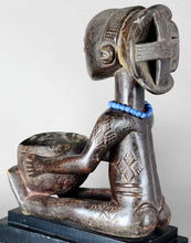 VENDU / SOLD ! MC2250 Belle porteuse de coupe LUBA bowl Bearer