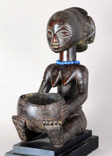 VENDU / SOLD ! MC2250 Belle porteuse de coupe LUBA bowl Bearer