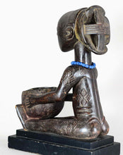 VENDU / SOLD ! MC2250 Belle porteuse de coupe LUBA bowl Bearer