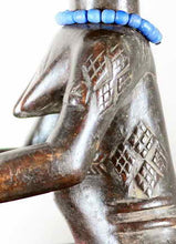 VENDU / SOLD ! MC2250 Belle porteuse de coupe LUBA bowl Bearer