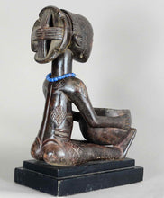 VENDU / SOLD ! MC2250 Belle porteuse de coupe LUBA bowl Bearer