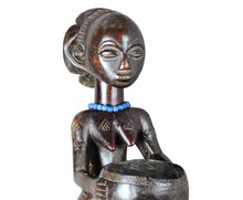 VENDU / SOLD ! MC2250 Belle porteuse de coupe LUBA bowl Bearer