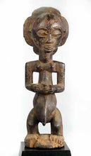 MC1040 Superbe statue masculine LUBA Baluba male ancestor figure