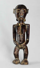 MC1649 Puissante statue cultuelle féminine Luba  Female Figure Congo Rdc