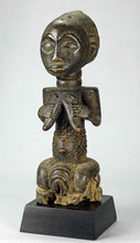 MC1275 Beautiful female statue Luba Female Figure Congo DRC