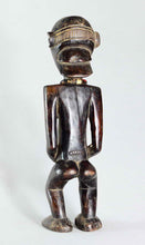 MC1649 Puissante statue cultuelle féminine Luba  Female Figure Congo Rdc