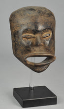 mc0939 Masque anthopomorphe Hemba  Mask