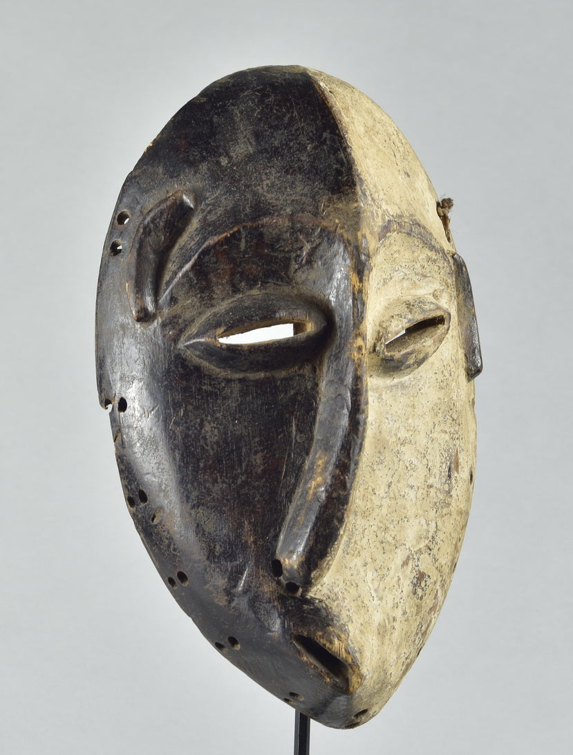 VENDU / SOLD ! MC1650 Beau masque de maladie PENDE Mbangu Bapende Mask