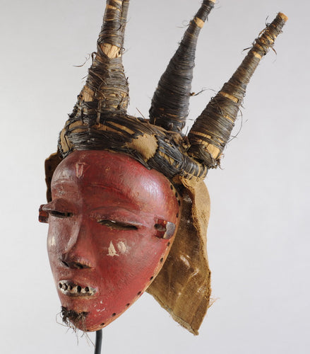 SOLD / SOLD! MC0757 Beautiful chief mask PENDE Phumbu Bapende chief Mask Provenance
